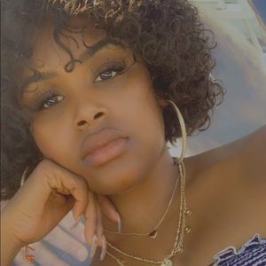 Meet your Posher, Alisha